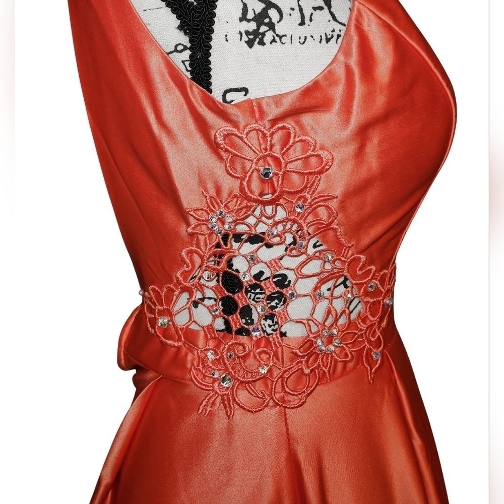 City Vibe Crochet Side Inset Satin Ball Gown - Picture 10 of 16
